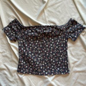 Gray off shoulder crop top ✨